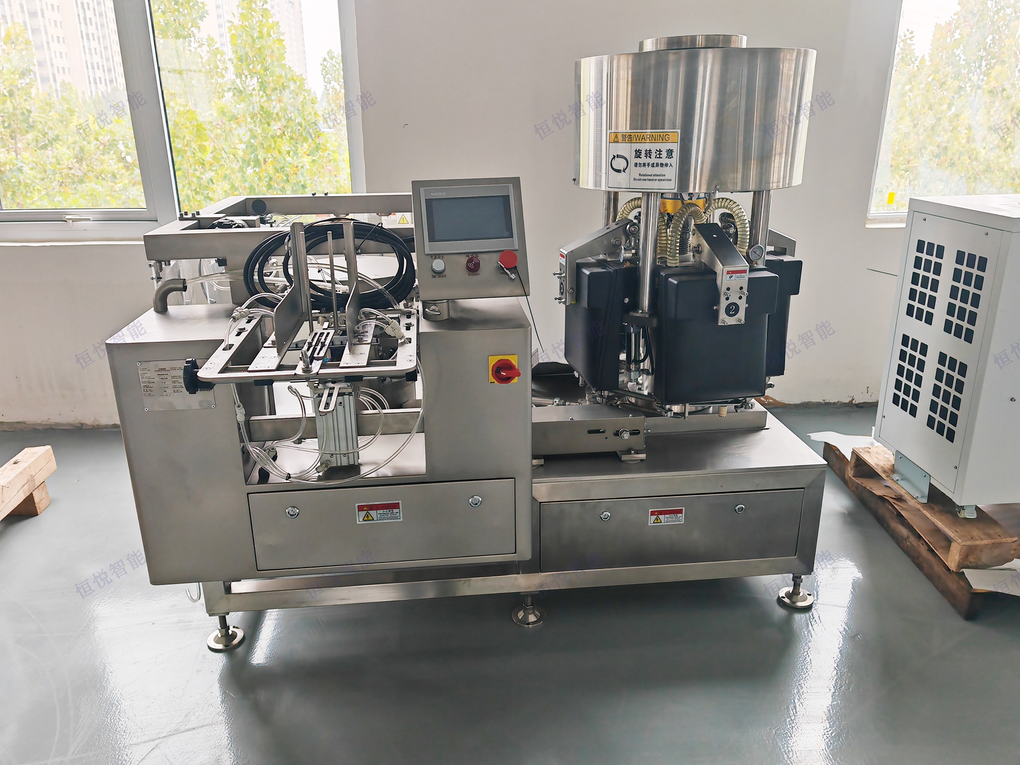 小型给袋式真空包装机